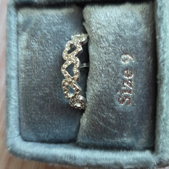 LUXE BRAND WOMEN'S FASHION JEWELRY SILVERTONE HEART RING SIZE 9 - Picture 6 of 9